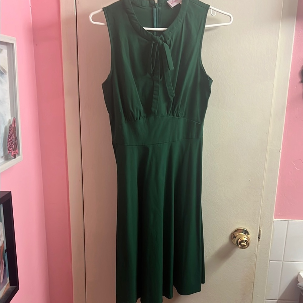 Elegant Green Sleeveless Dress